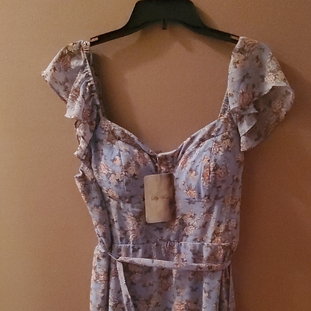 Total Of 4 XL Sun Dresses for a Petite Woman.  The Green one is shorts.